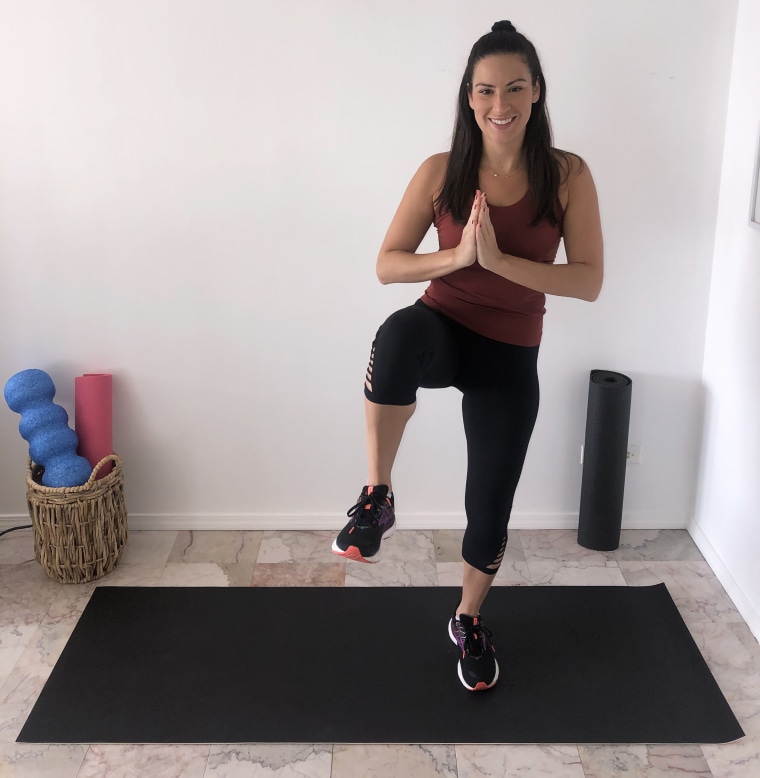 20 Minute Full Body Yoga Workout [Guide]