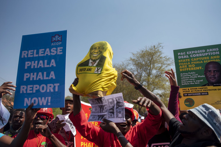 Parties Picket At Public Protector's Office In Pretoria Over Phala Phala In South Africa