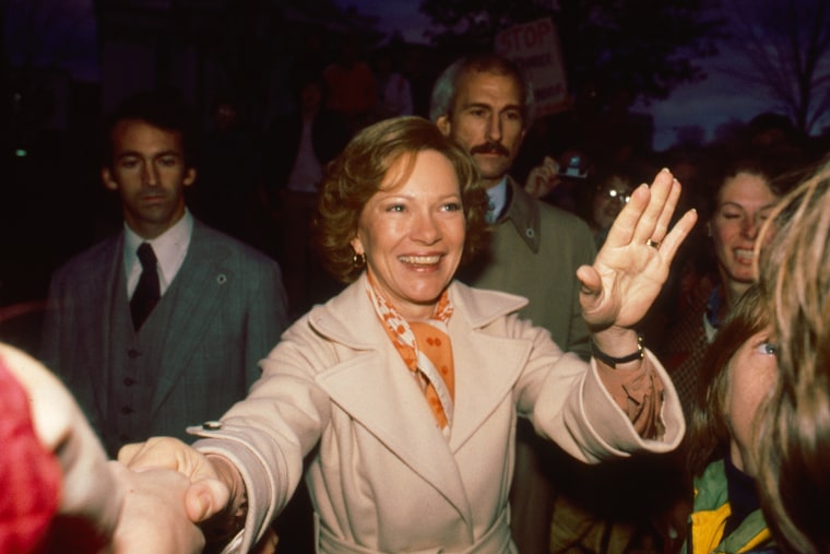 US First Lady Rosalynn Carter shakes one hand and waves the other during an unspecified campaign event, New Hampshire, October 24, 1979. (Photo by Diana Walker/Getty Images)