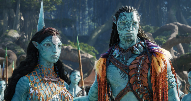 Kate Winslet and Cliff Curtis in "Avatar: The Way Of Water"
