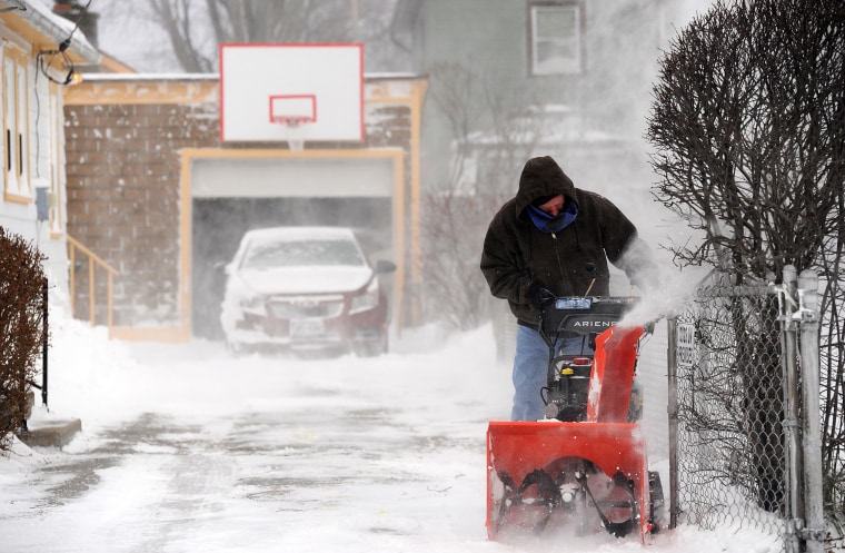 Una grande tempesta invernale porta neve e temperature gelide in gran parte degli Stati Uniti