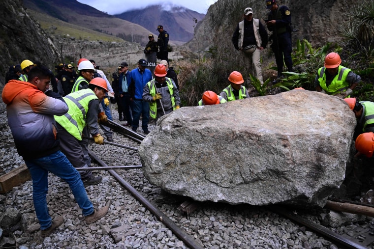 Image: TOPSHOT-PERU-POLITICS-PROTESTS-TOURISM-TRAIN-BLOCKADE