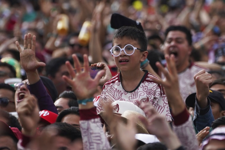 Aficionados mexicanos durante el partido contra Arabia Saudí.