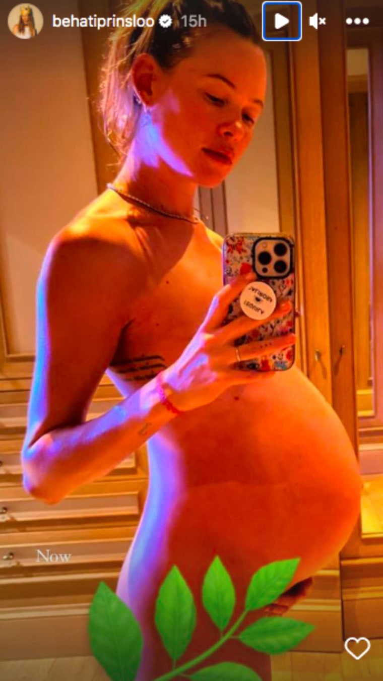 Behati Prinsloo presume de su embarazo desnuda