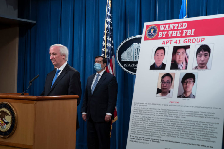El vicefiscal general, Jeffery Rosen, anuncia cargos contra un grupo de hackers chinos en una foto de archivo del 16 de septiembre de 2020.