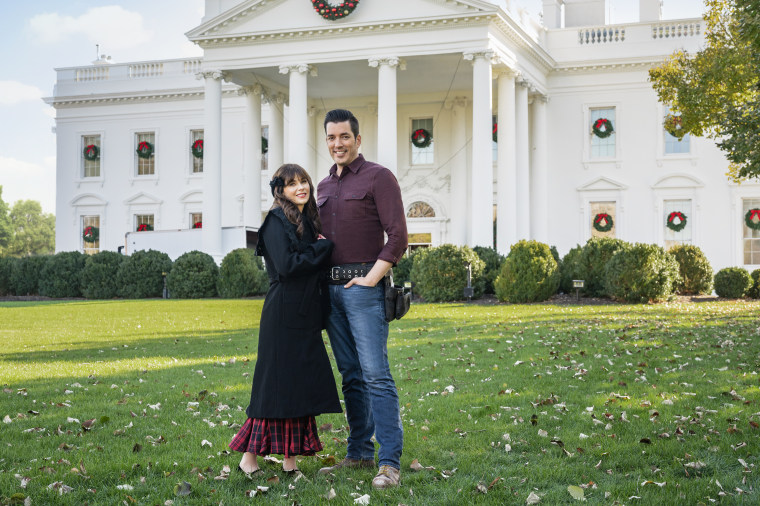 Deschanel and Scott got a front row view of the White House's Christmas decorations.