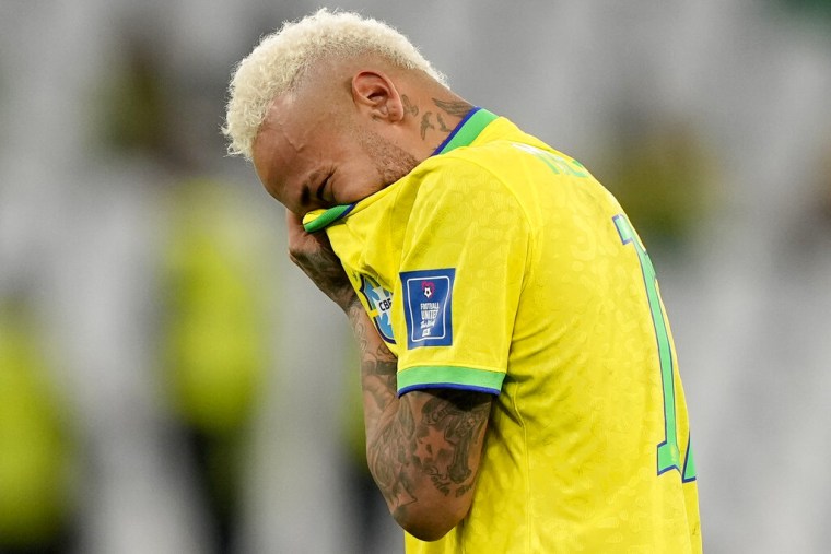 Neymar después de que Brasil quedó eliminado en paltis por Croacia en la Copa del Mundo.