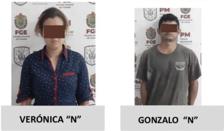 Imagen de las autoridades mexicanas de los dos arrestados.
