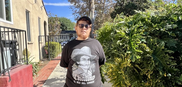 Erick Galindo, a co-creator of the "Ídolo" podcast, says people recognize him on the street because of the podcast's popularity.