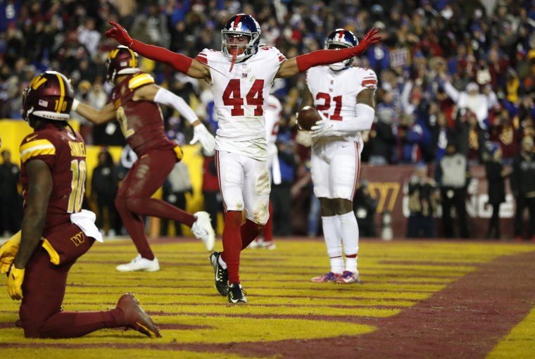 Nick McCloud #44 of the New York Giants reacts after a play during the fourth quarter against the Washington Commanders