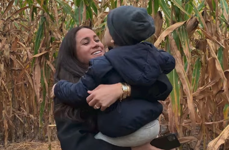 Archie and Meghan share a moment together while in a corn maze.