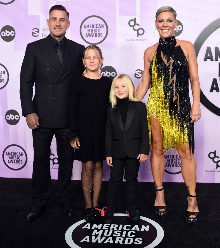 Carey Hart, Willow Sage Hart, Jameson Moon Hart, and Pink at the 2022 American Music Awards.
