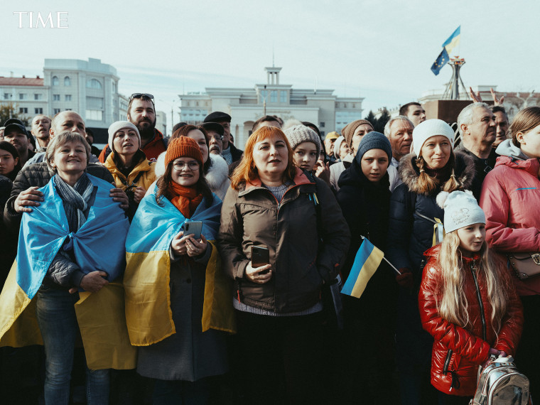 people in Ukraine flags