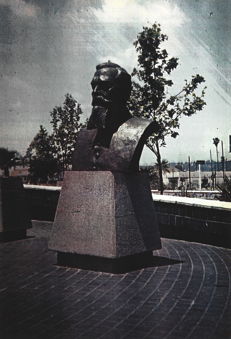 A bust of Venustiano Carranza is among the missing sculptures at Parque de Mexico in Los Angeles.