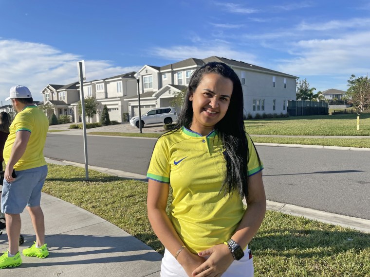 Julia Sosa, 29, brasileña de vacaciones en Florida, apoya a Bolsonaro.