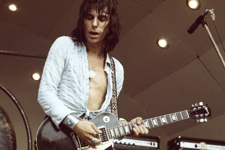 English guitarist Jeff Beck performing at a Crystal Palace Garden Party event, Crystal Palace Bowl, London, 1972. (Photo by Michael Putland/Getty Images) 