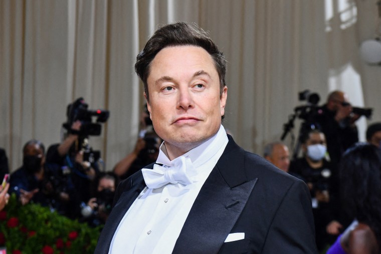 Elon Musk arrives at the Met Gala on May 2, 2022 in New York.