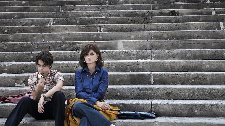 Luana Giuliani and Penelope Cruz appear in "L’Immensità."