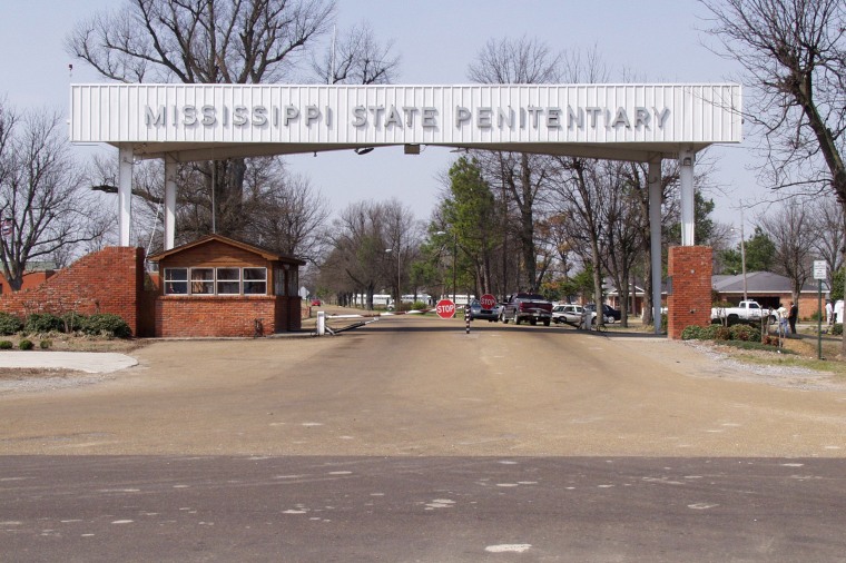 La entrada principal a la Penitenciaría Estatal de Mississippi en Parchman.