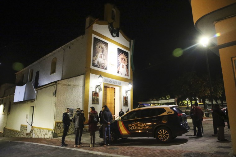 The sacristan of the Church of La Palma in Algeciras has died and the priest of the Church of San Isidro in Algeciras has been wounded after an attack.