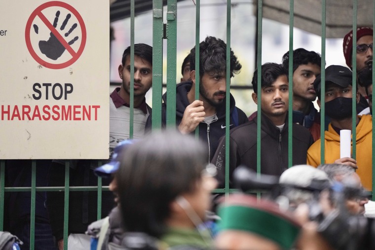 Tensions rose at the university after a group of students said they planned to screen a banned documentary examining the role of Indian Prime Minister Narendra Modi during the 2002 anti-Muslim riots, prompting dozens of police equipped with tear gas and equipment. riot police gathered outside the campus gates.