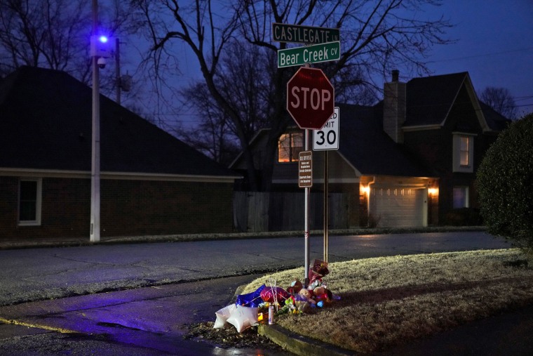 Image: A makeshift memorial where Tyre Nichols was beaten by police and later died, at Bear Creek Cove and Castlegate Lane in Memphis, Tenn., Saturday, Jan. 28, 2023. (Desiree Rios/The New York Times)