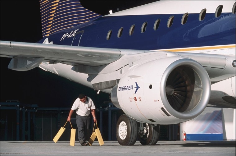Avión Embraer 170 en foto de archivo de 2001.
