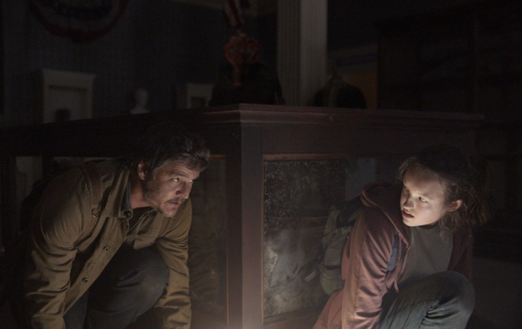 Pedro Pascal and Bella Ramsey in "The Last of Us."