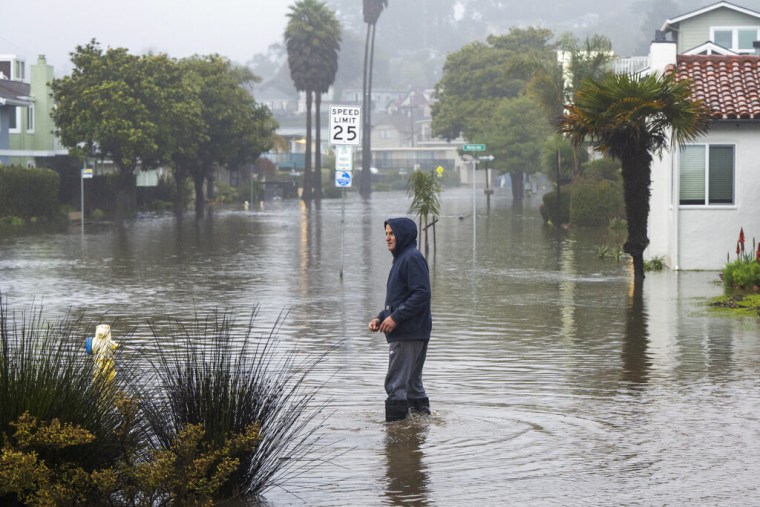 Miles de personas evacuadas en California por las fuertes lluvias e