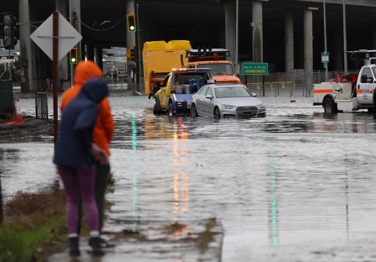 Tormenta severa en California provoca rdenes de evacuaci n