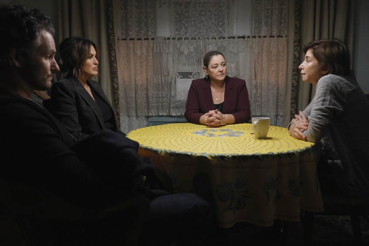 Olivia Benson Calmly Saves Herself And Son During Gang Attack On ‘SVU’