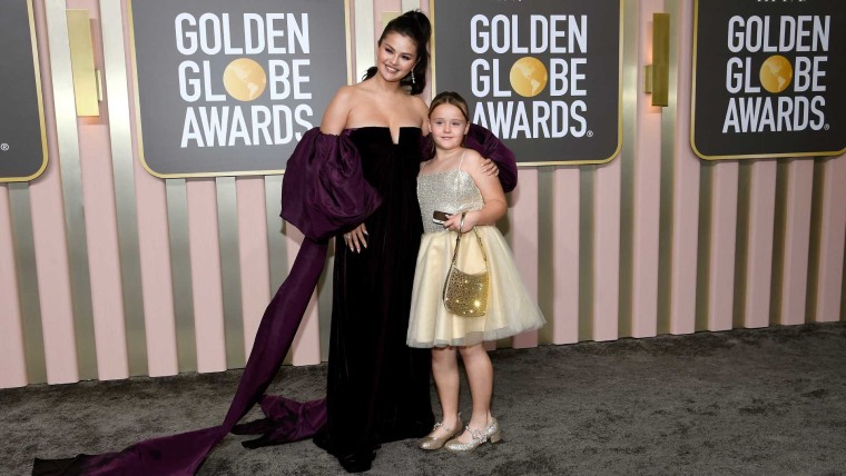 Selena Gomez y Gracie Elliott Teefey en los Golden Globes