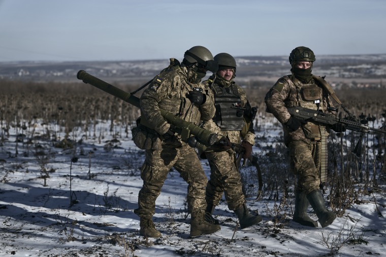 Soldados ucranianos en la línea del frente cerca de Soledar, región de Donetsk, Ucrania, el miércoles 11 de enero de 2023.