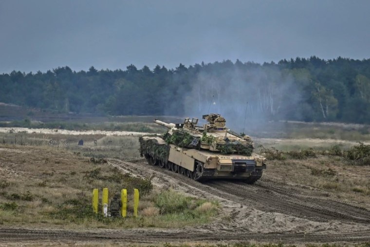 Un tanque estadounidense Abrams en el campo de entrenamiento de Nowa Deba, Polonia, el 21 de septiembre de 2022.