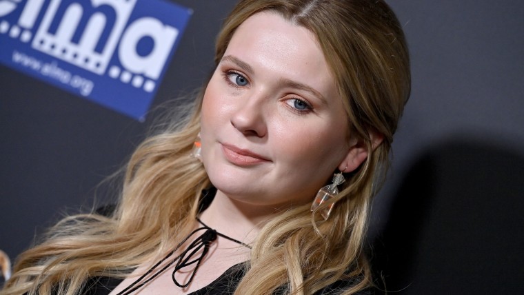 Abigail Breslin asiste al estreno mundial de Screamfest LA de "Slayers" de The Avenue en TCL Chinese 6 Theatres el 14 de octubre de 2022 en Hollywood.