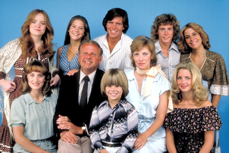 EIGHT IS ENOUGH - Cast - Season Three - 9/1/78, The Bradford family, pictured, back row, left: Susan Richardson (Susan), Connie Needham (Elizabeth), Grant Goodeve (David), Willie Aames (Tommy), Lani O'Grady (Mary); Bottom row: Laurie Walters (Joannie), Di