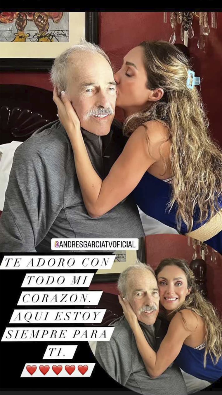 Anahí besa a Andrés García, en visita al actor enfermo en Acapulco en Año Nuevo 2023.
