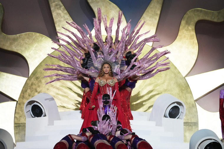Beyoncé performs on stage headlining the Grand Reveal of Dubai's newest luxury hotel, Atlantis The Royal on January 21, 2023 in Dubai, United Arab Emirates.