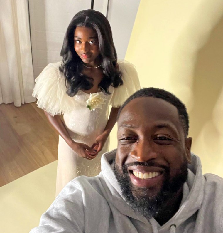 Zaya Wade stands in the background of her father, Dwayne Wade's selfie