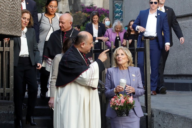 Durante su reciente visita a México, la primera dama visitó la Basílica de la Virgen de Guadalupe en la capital.