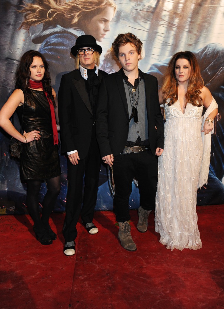 Harry Potter And The Deathly Hallows: Part 1 - World Film Premiere Inside Arrivals