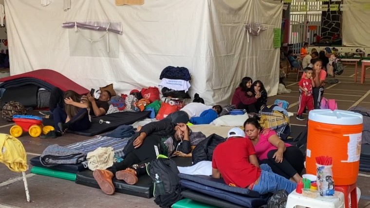 Personas migrantes de Venezuela en las instalaciones de Cafemin, Ciudad de México, el 4 de diciembre de 2022.
