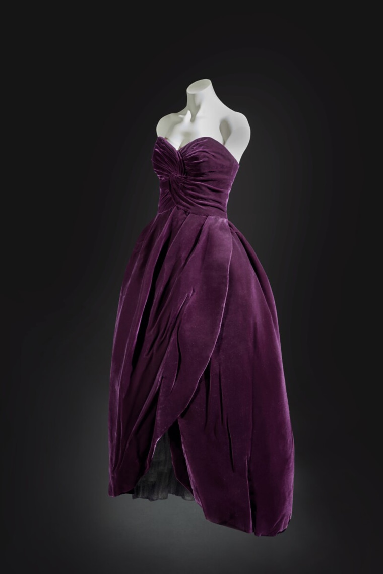 Princess Diana's gown was included in Victor Edelstein's Autumn 1989 collection.