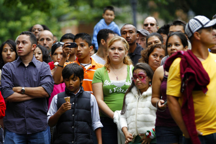 La Oficina del Censo descubrió que 4 de cada 10 hispanos, o el 42 %, marcaron "alguna otra raza" en el censo de 2020.