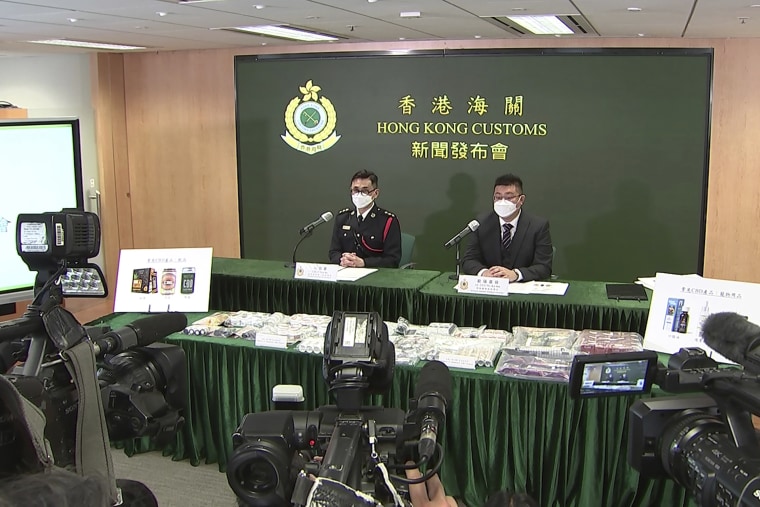 Customs officials at a news conference in Hong Kong on Friday. 