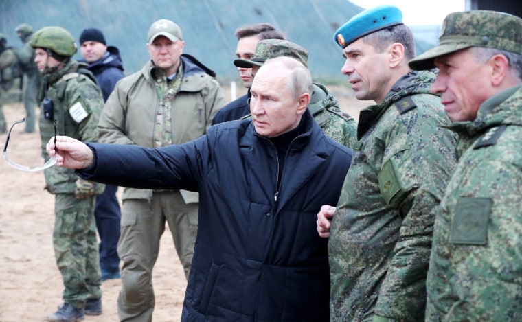 Putin inspecciona el entrenamiento de los reclutas movilizados