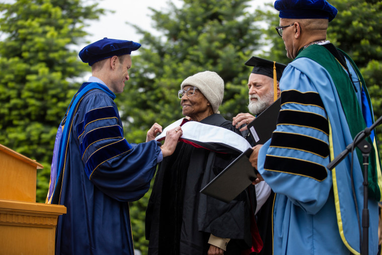 Edith Renfrow Smith receives her honorary degree at Grinnell College’s 2019 commencement ceremony