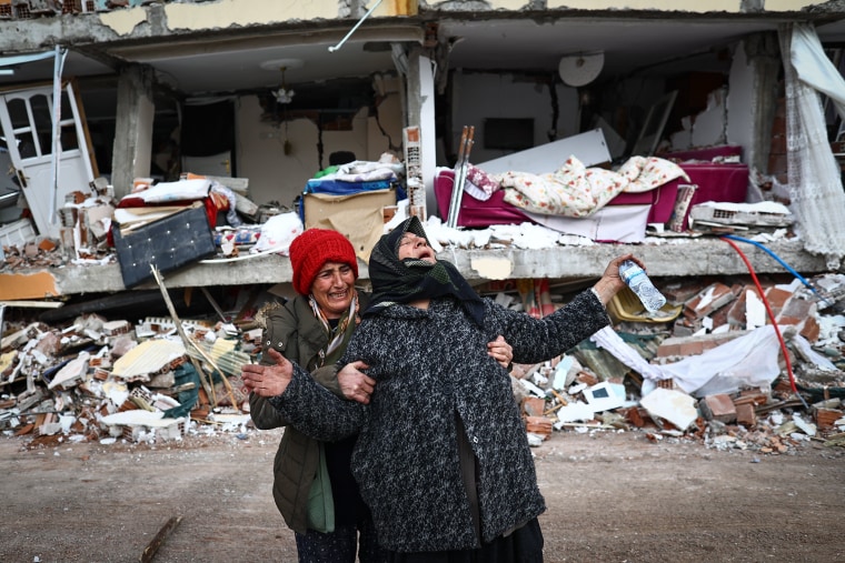 Image: People affected by a major earthquake react at the site of collapsed buildings in Elbistan district of Kahramanmaras
