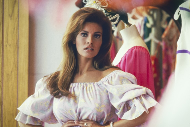 Raquel Welch Actor And International Sex Symbol Dies At 82 1209