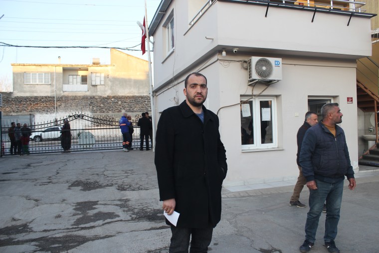 Emre Tibikoglu trabaja para el municipio de Erzin y estuvo supervisando los esfuerzos en el centro de donación a principios de esta semana.